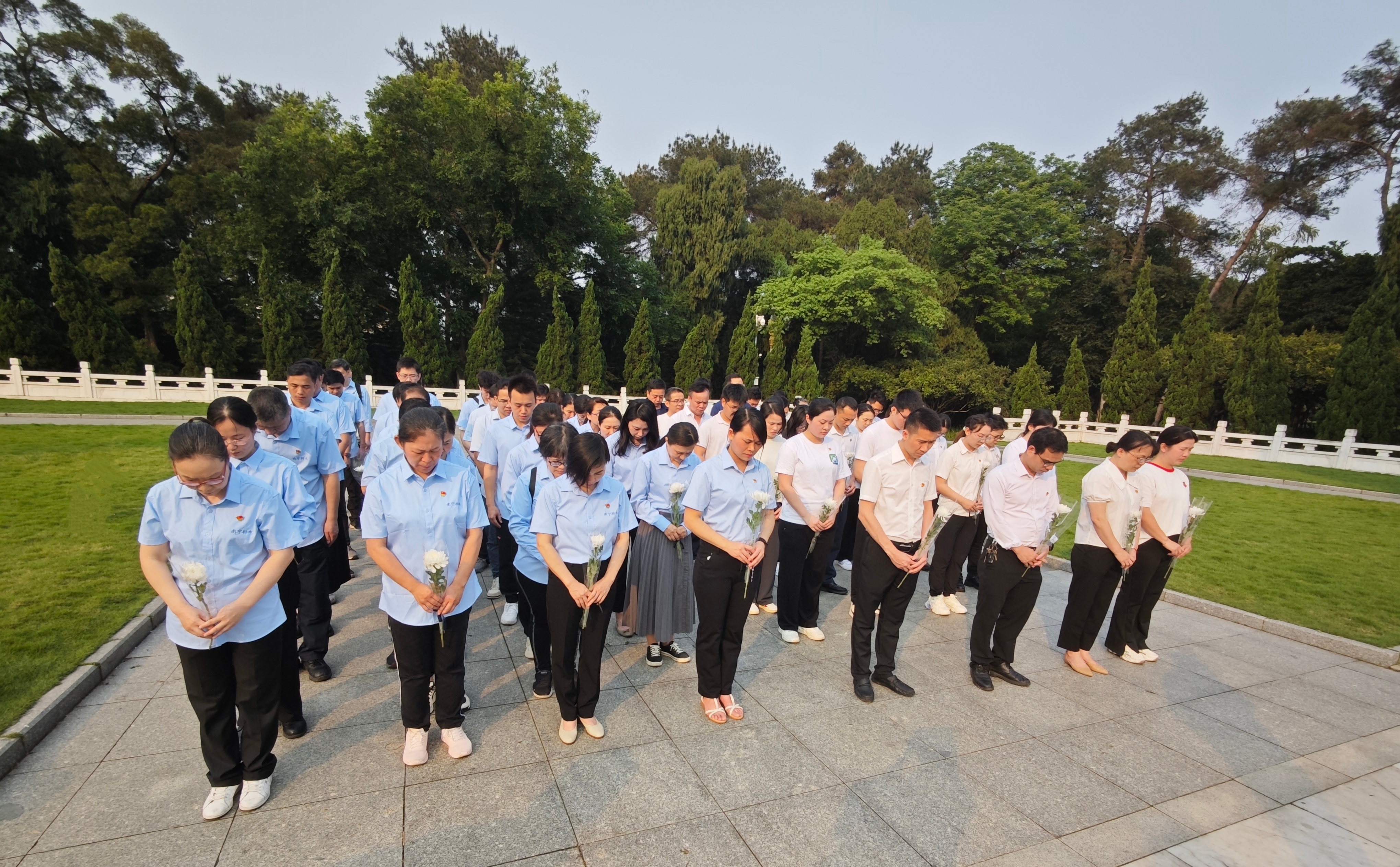 市排水公司黨總支、南寧建康環(huán)保公司黨支部 聯(lián)合開(kāi)展“學(xué)黨史憶英烈 祭忠魂守初心” 主題黨日活動(dòng)